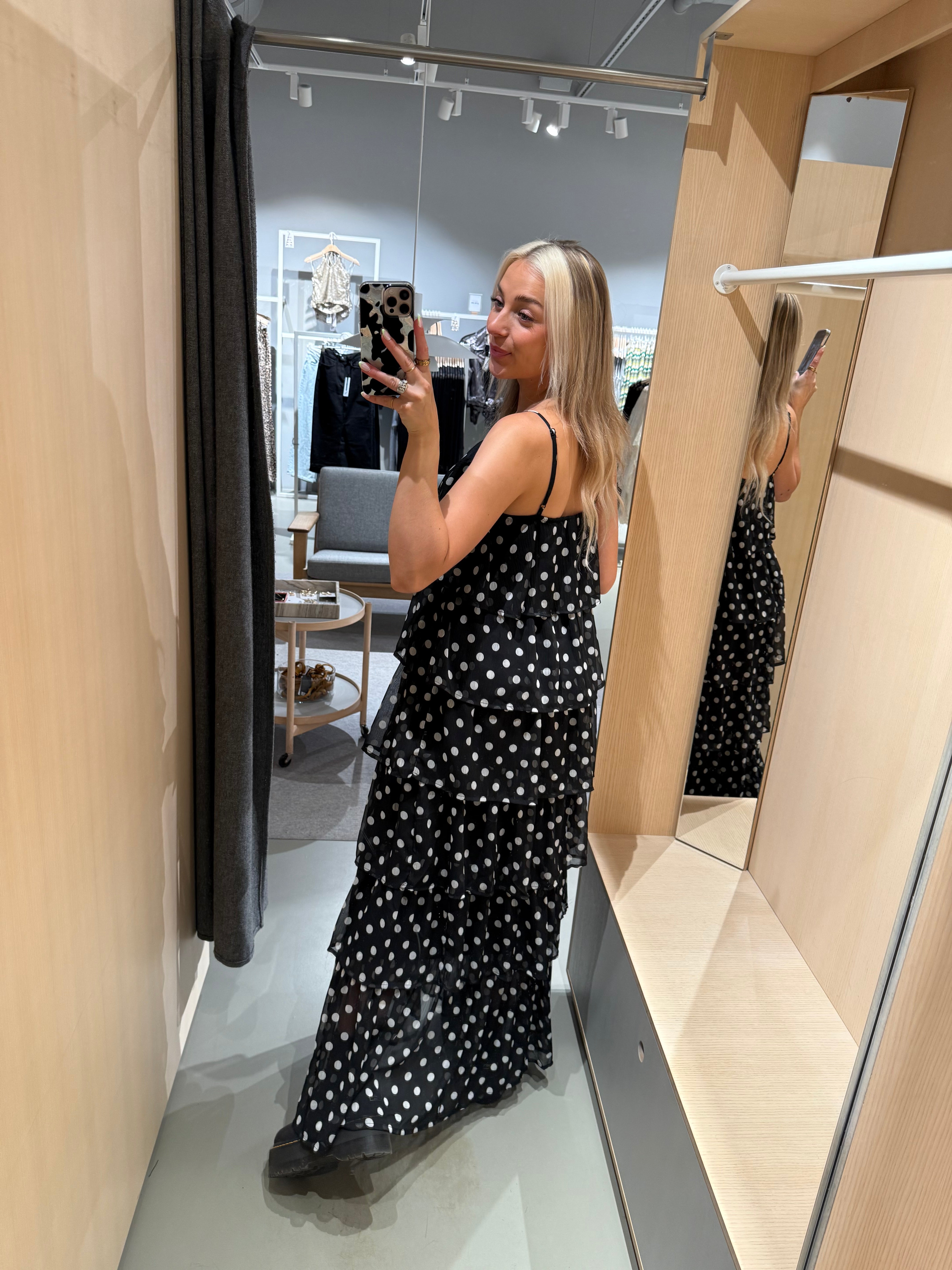 VIHARLEY Long Dress - Black